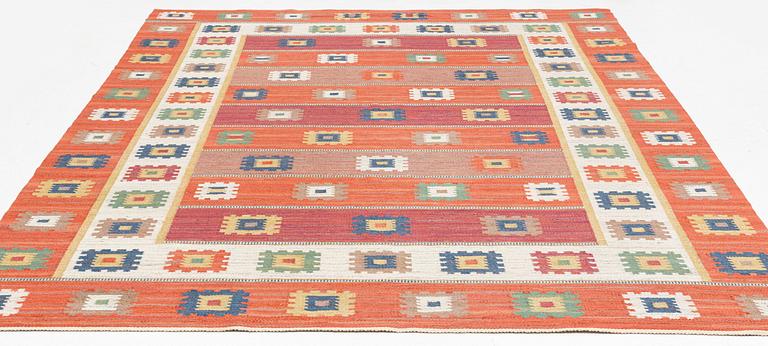 Märta Måås-Fjetterström, a carpet, "Röd grön äng", flat weave, ca 352 x 252 cm, signed AB MMF.