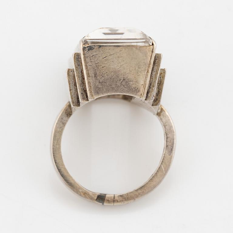 Wiwen Nilsson, ring, sterlingsilver med fasettslipad bergkristall, Lund.