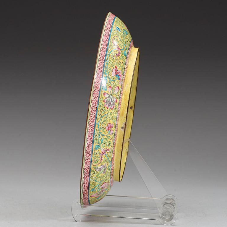 An enamel on copper dish, Qing dynasty 18th century.