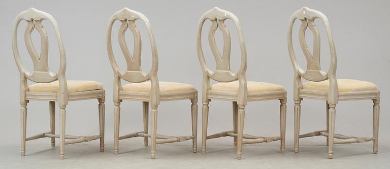 MATSALSGRUPP, fyra stolar samt bord. Gustaviansk stil 1900-tal.