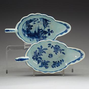 Two blue and white sauce boats, Qing dynasty, Qianlong (1736-95).