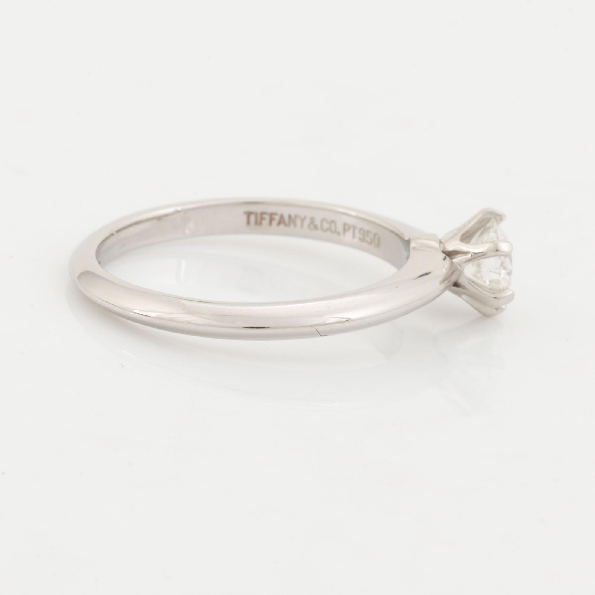 Tiffany & Co. Ring platina med briljantslipad diamant 0,38 ct.
