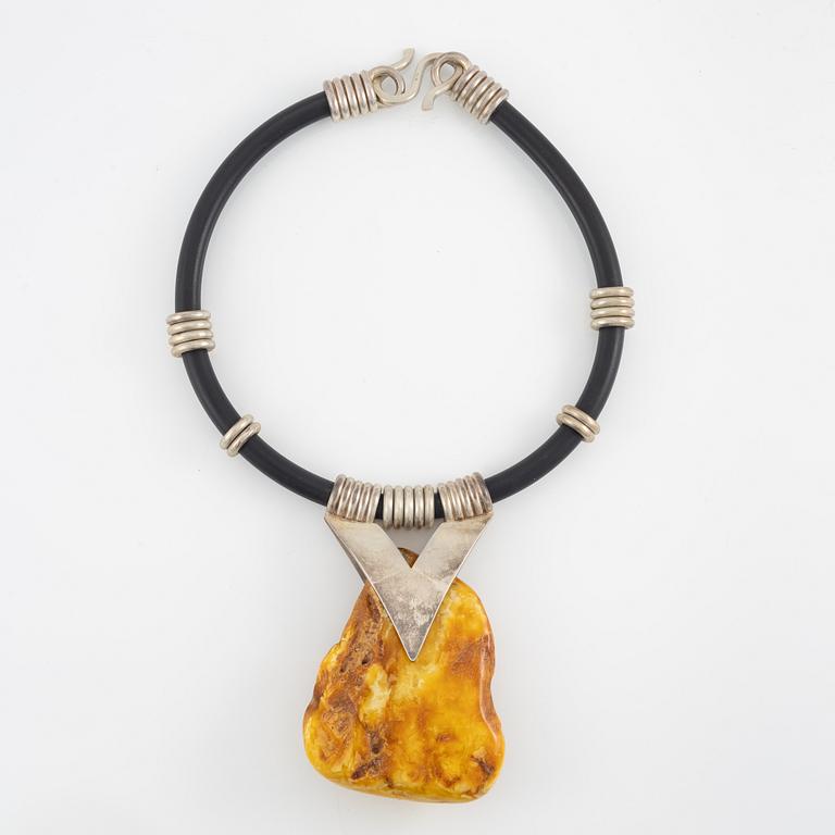Silver necklace with amber.