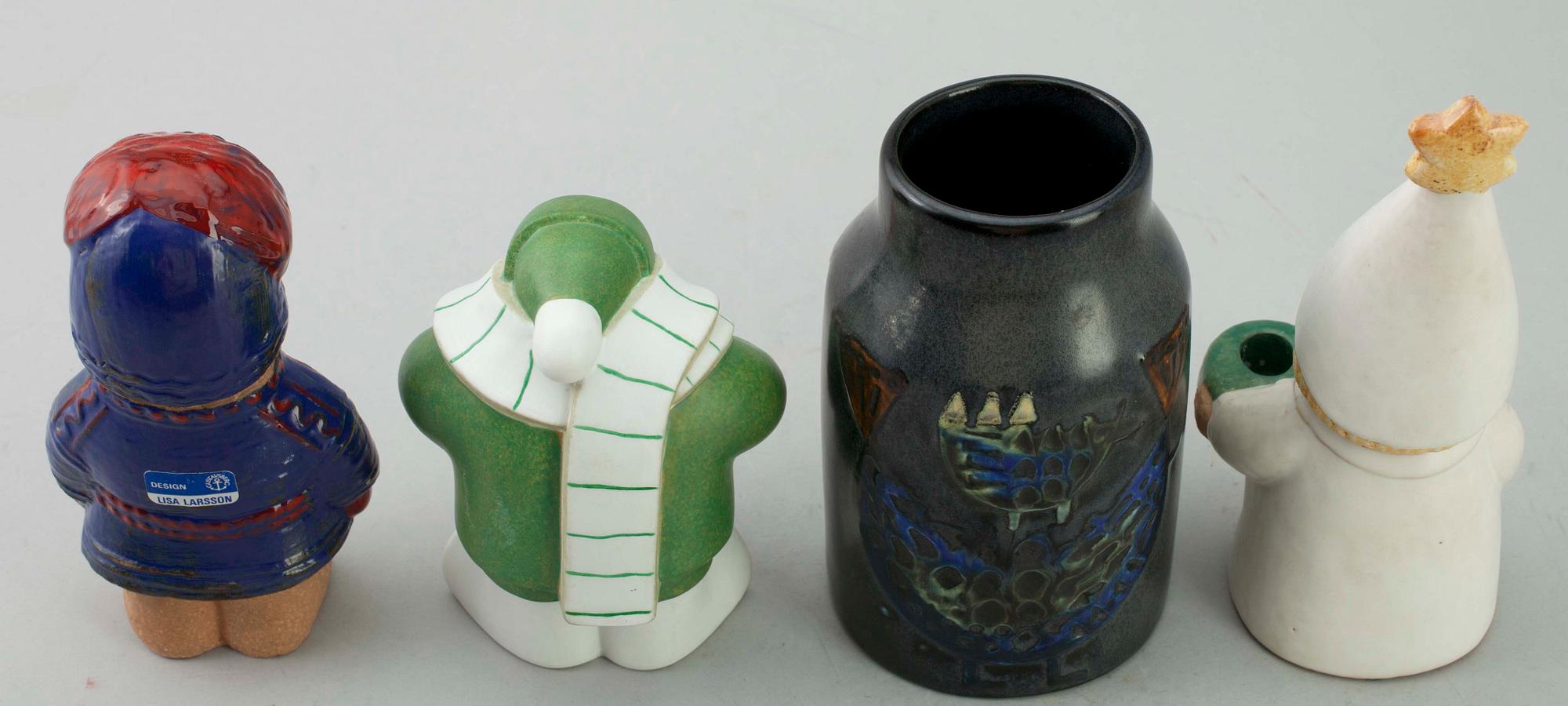 FIGURIINEJÄ,3 kpl ja MALJAKKO, kermiikkaa, Lisa Larsson, Gustavsberg ja Jakob Robertsson, Rörstrand.