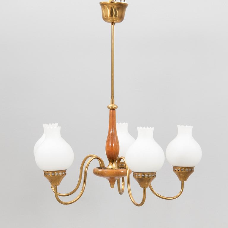Taklampa 1900-talets mitt.