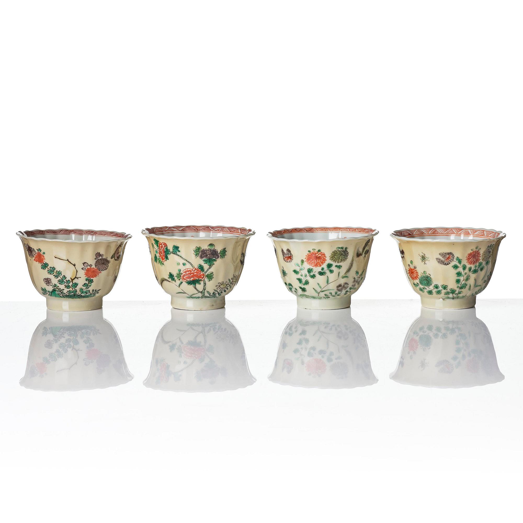 Koppar med fat, fyra stycken, porslin. Qingdynastin, Kangxi (1662-1722).