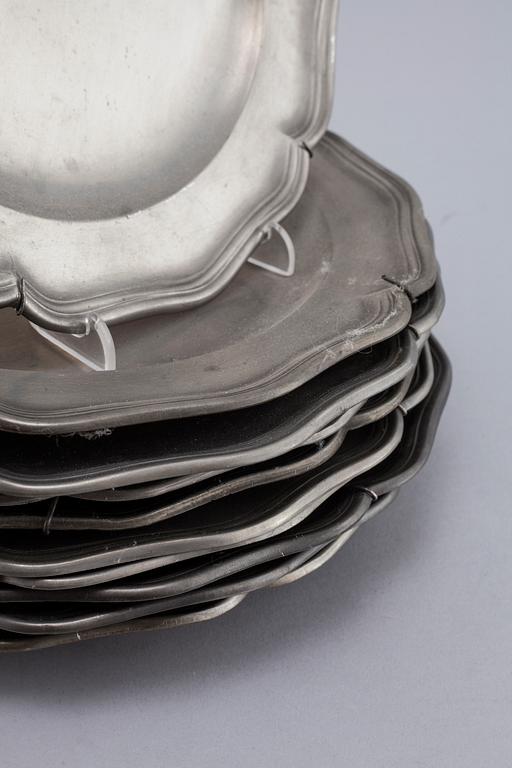Ten pewter plates from Engl. Block Zinn, 20th century.