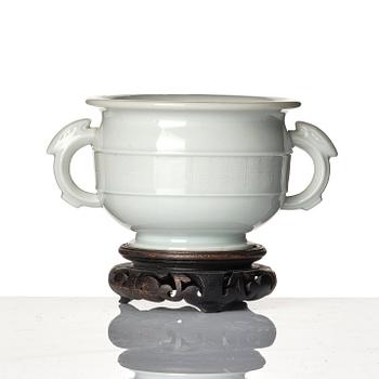 Rökelsekar, blanc de chine. Qingdynastin, Kangxi (1662-1722).