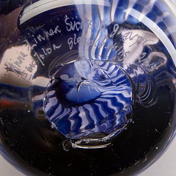 Elna Melusine Jolom och Anna Linnéa Svensson vas graal signerad och daterad 2015.