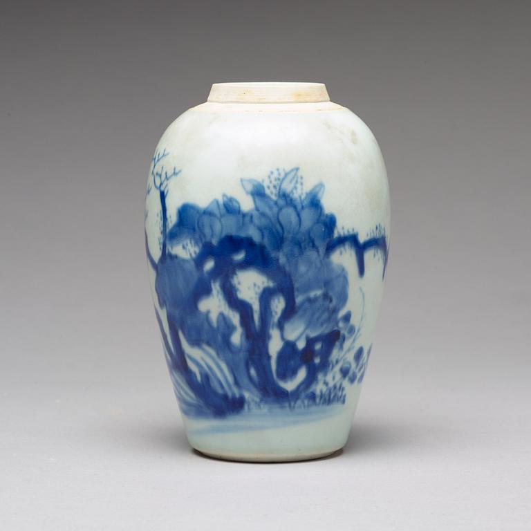 A blue and white Transitional vase, 17th Century.