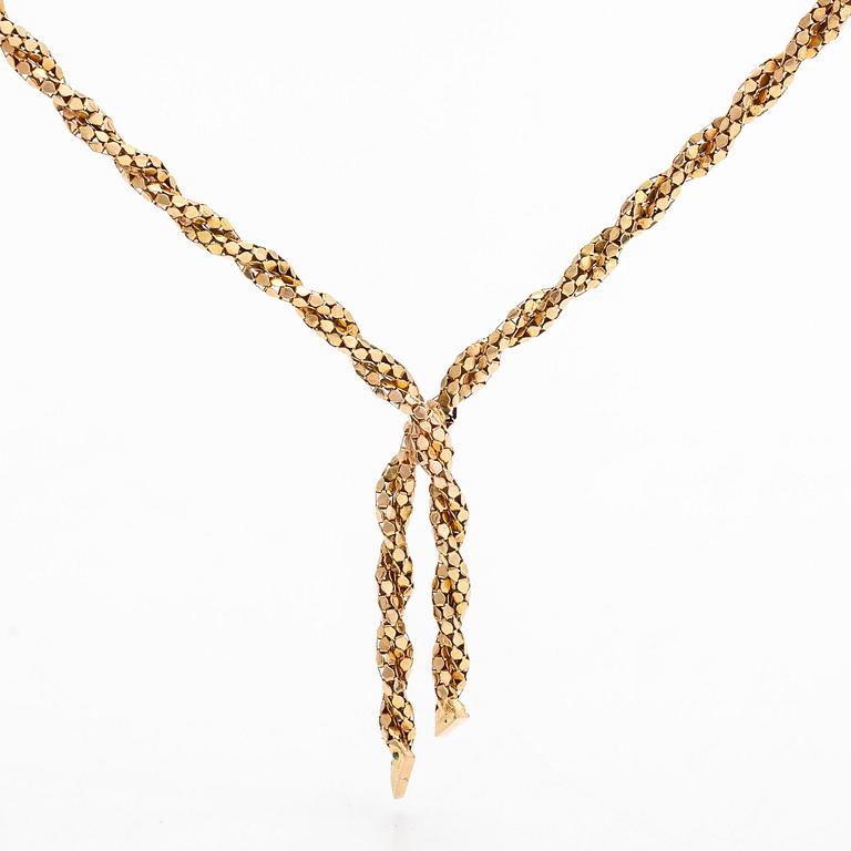 An 18K gold necklace.