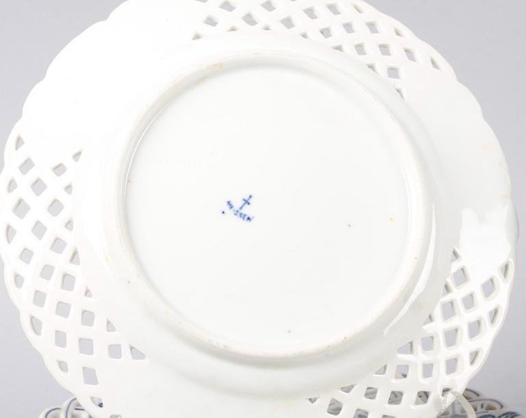 MATSERVIS, 97 delar. Porslin. Meissen-kopia.