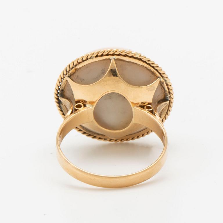 Ring and earrings 18K gold with mabé pearls approx 20 mm, ring size approx 52.
