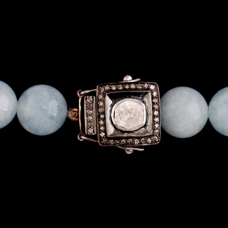 COLLIER, akvamariner, diamanter tot ca 1.30 ct.