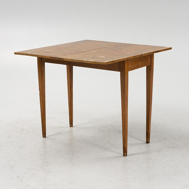 A birch card table, 20th Century.