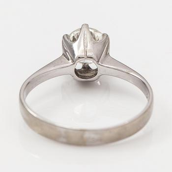 A 14K white gold ring with a ca. 0.98 ct diamond.