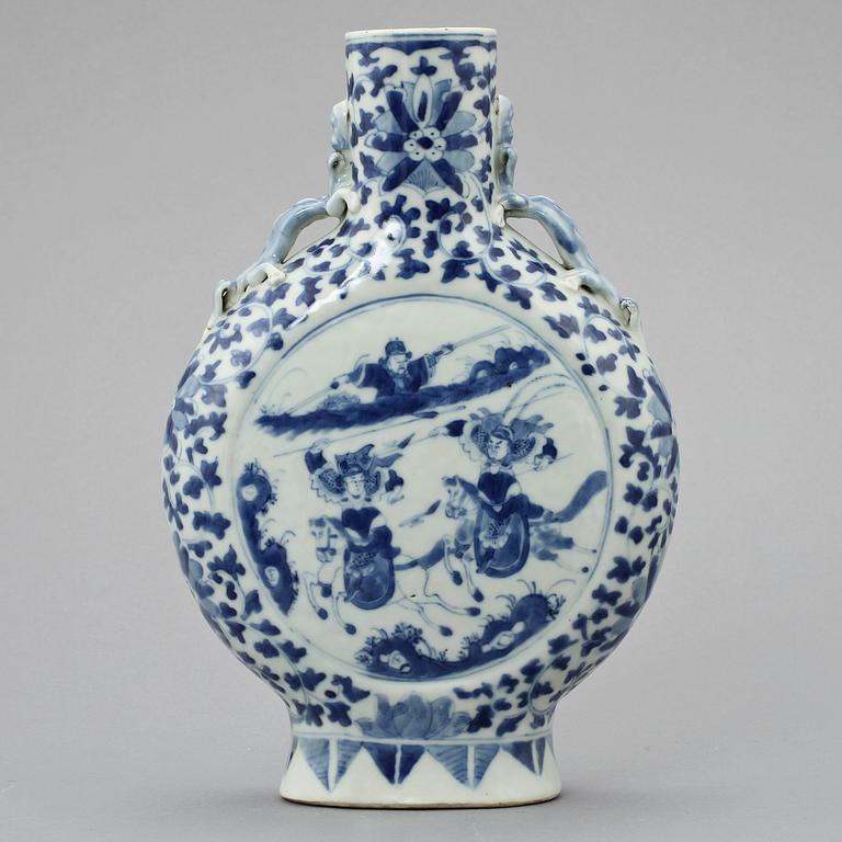 PILGRIMSKRUS, porslin, Kina, 1800/1900-tal.