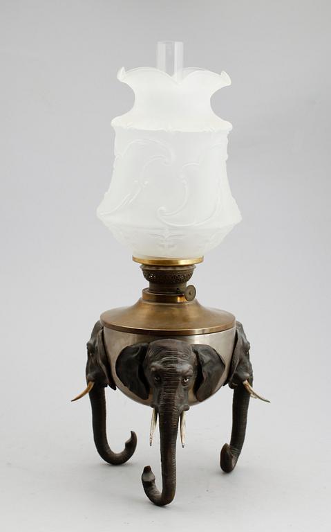 BORDSFOTOGENLAMPA, mässing, sekelskiftet 1900.