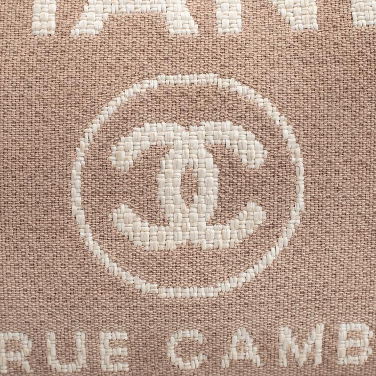 Chanel, "Deauville" Shopping tote, 2014-2015.