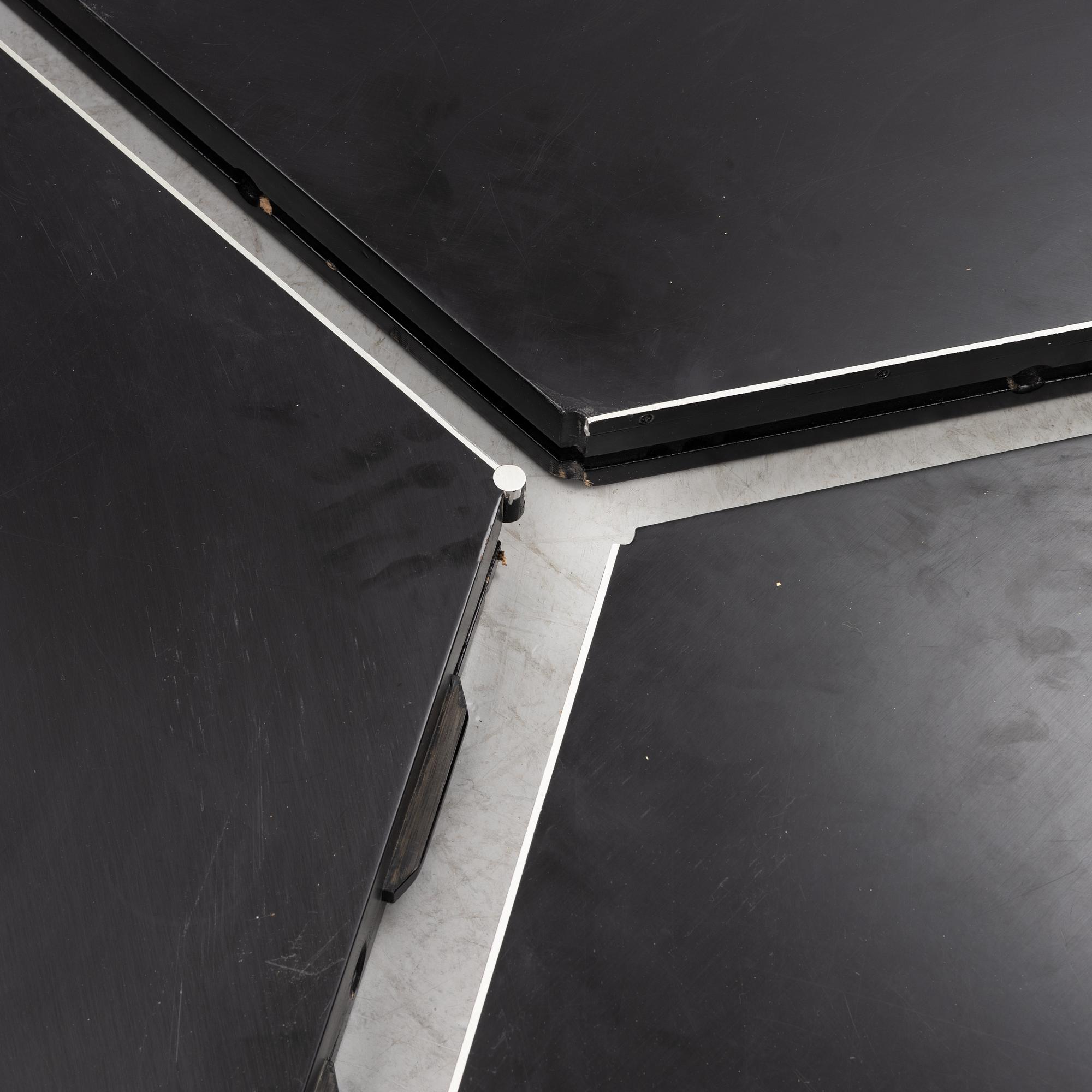 Osvaldo Borsani, a model T334A table, Centro Progetti Tecno, Italy, late 20th century/early 21st century.