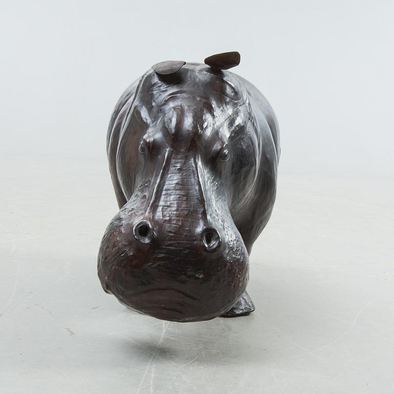 FOTPALL, i form av flodhäst, 1900-talets andra hälft.