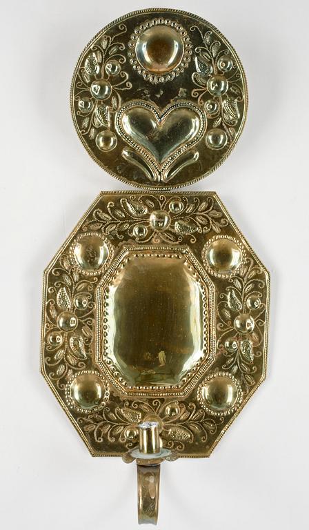 LJUSPLÅTAR, ett par, mässing, barockstil omkring 1900.