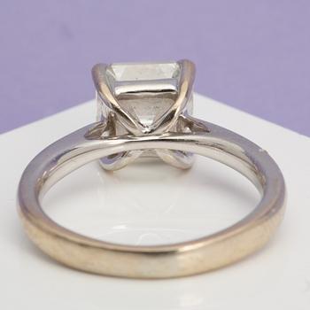 RING, med trappslipad (Assher-cut) diamant, 3.02 ct.