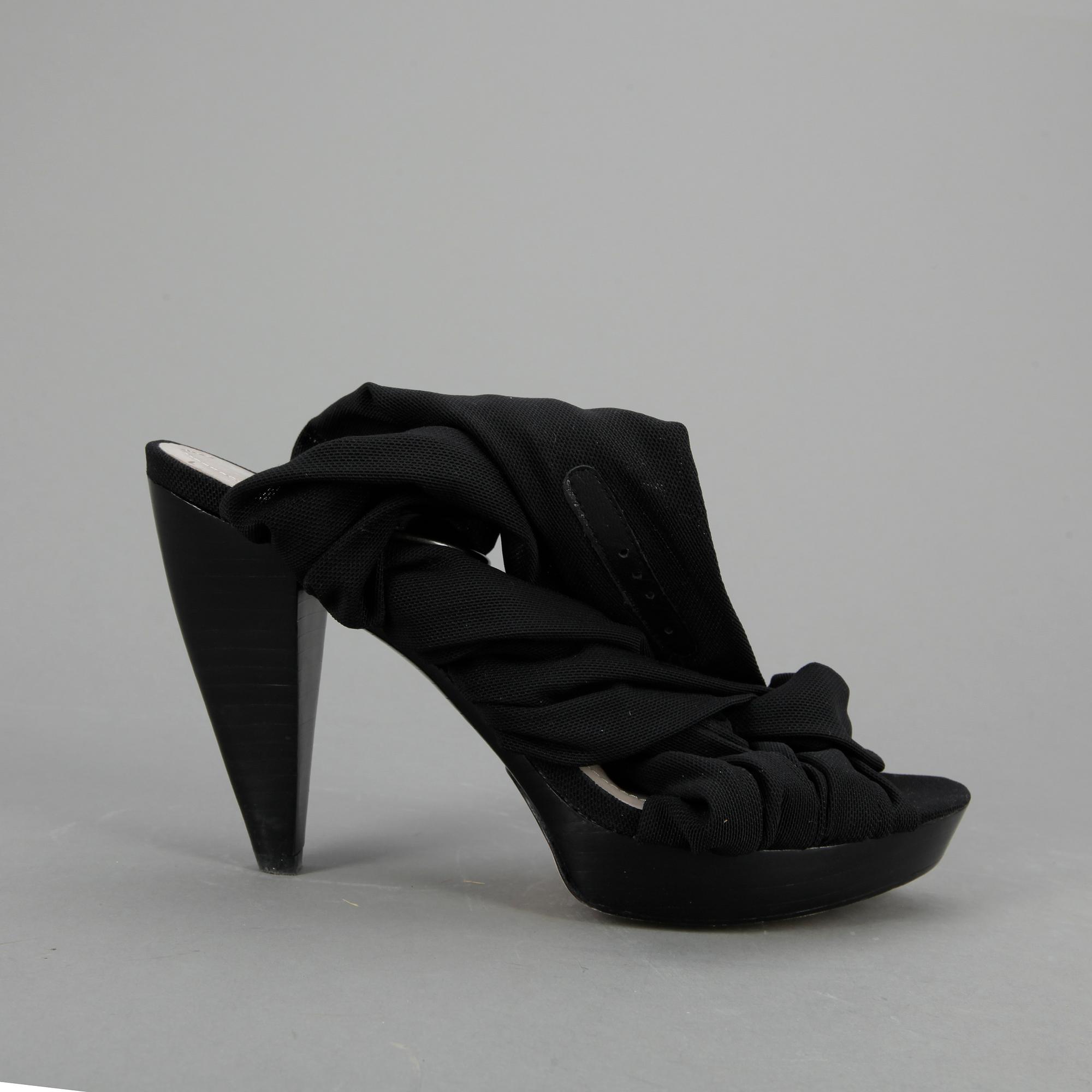 SKOR, tre par, DKNY, Ralph Lauren, Manolo Blahnik.