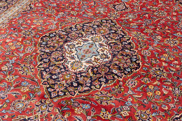 A carpet, Kashan, ca 404 x 295 cm.
