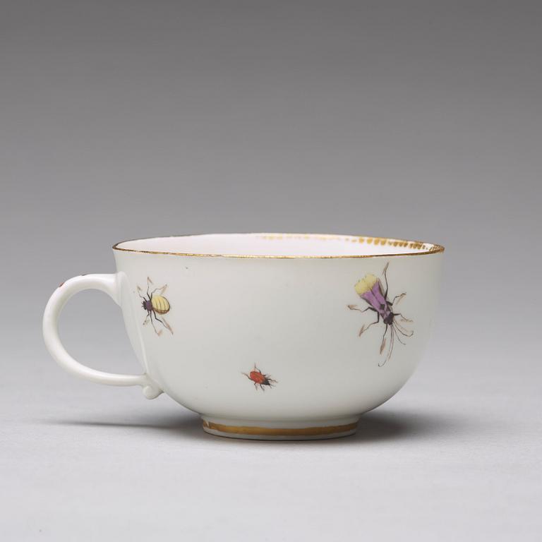 KOPP med FAT; porslin. Meissen, 1700-tal.