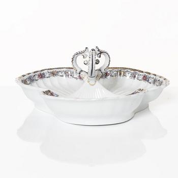 Dinner service, 100 pieces, creamware, "Iris", Rörstrand, second half of the 20th Century.