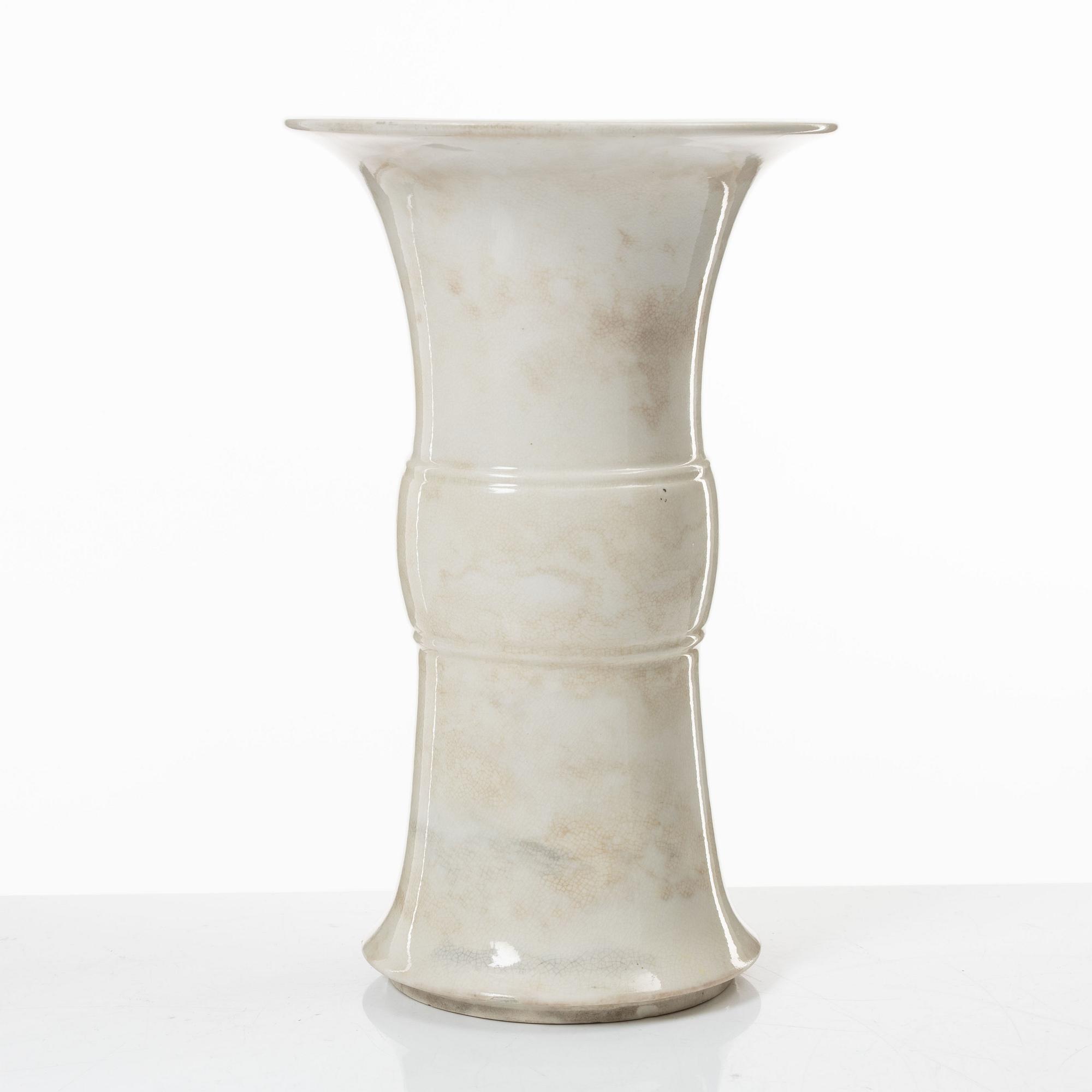 A bronze shaped fahua/blanc de chine vase, Qing dynasty, Kangxi (1662-1722).