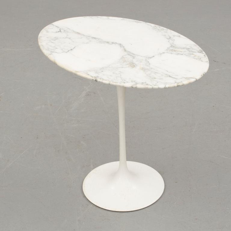 SIDOBORD, "Tulip", Eero Saarinen, Knoll International, modellen formgiven 1957.