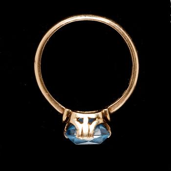 RING, 18k guld med sten, 1940. Tot.vikt 6,1g.