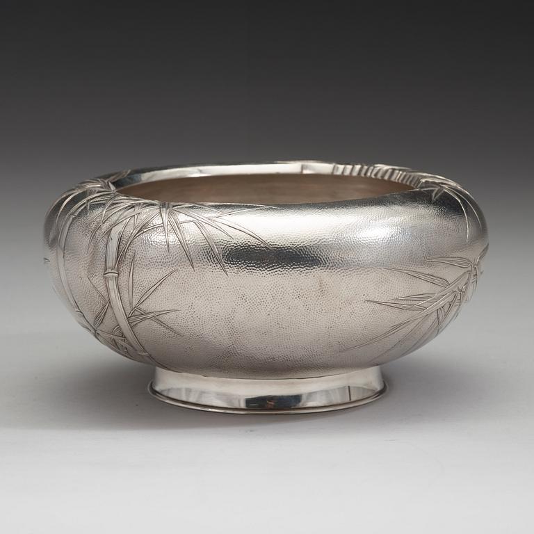 A Japanese silver bowl, early 20th Century.