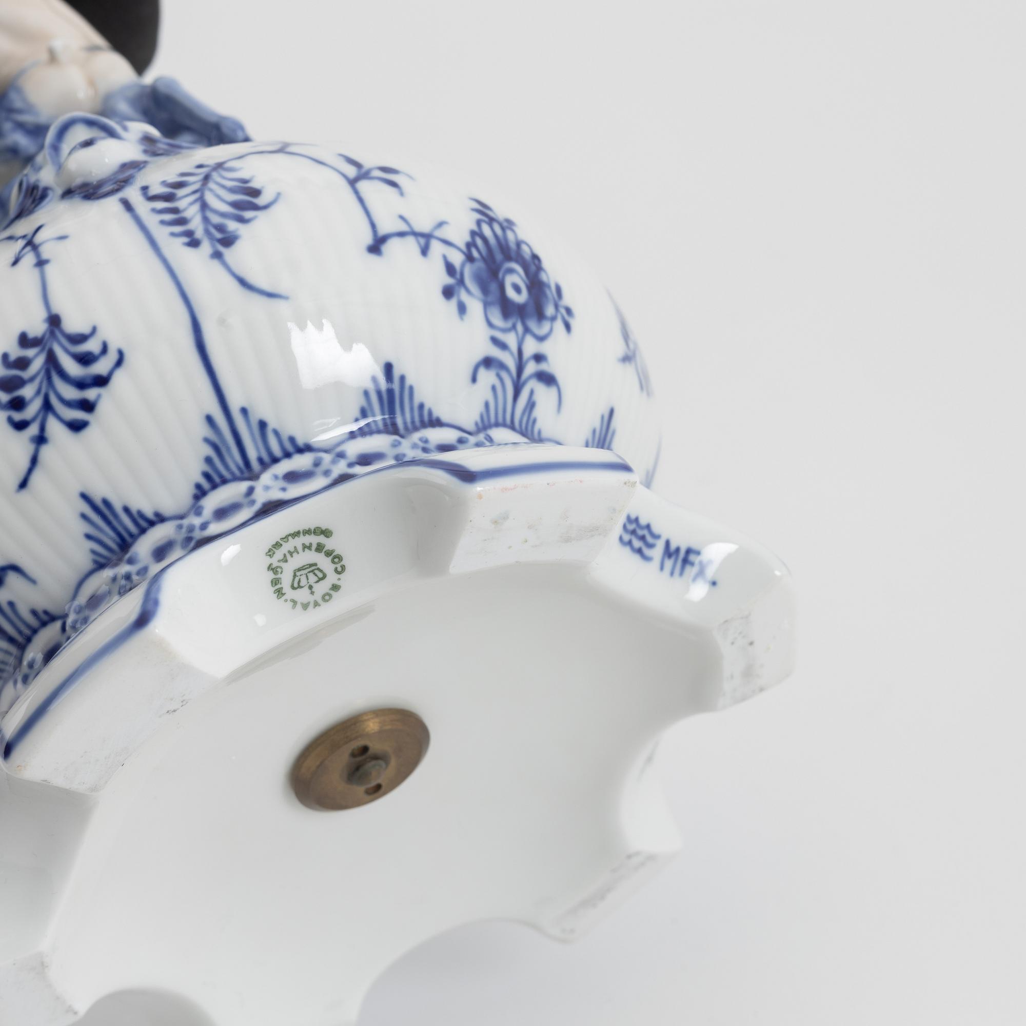 Royal Copenhagen, kandelaber, porslin, "Musselmalet Helblonde", modell 1006, Danmark, 1969-73.