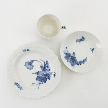 Service approximately 140 pieces "Blue Flower" Royal Copenhagen Denmark 20th century porcelain.
