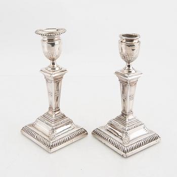An English 20th century pair of silver candle sticks mark of Mappin & Webb London around 1900.