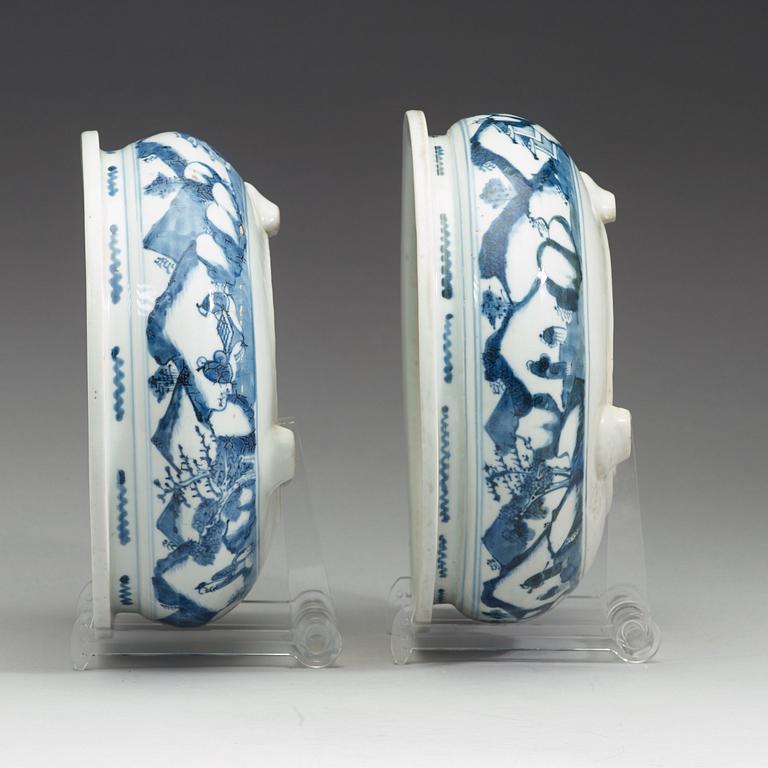 Two blue and white censers, Qing dynasty, 18th century.
