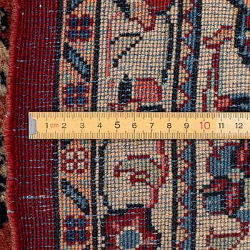 A Sarouk carpet, a. 310 x 210 cm.