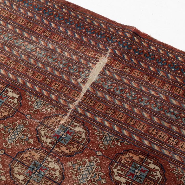 Rug, antique oriental, approx. 365 x 296 cm.