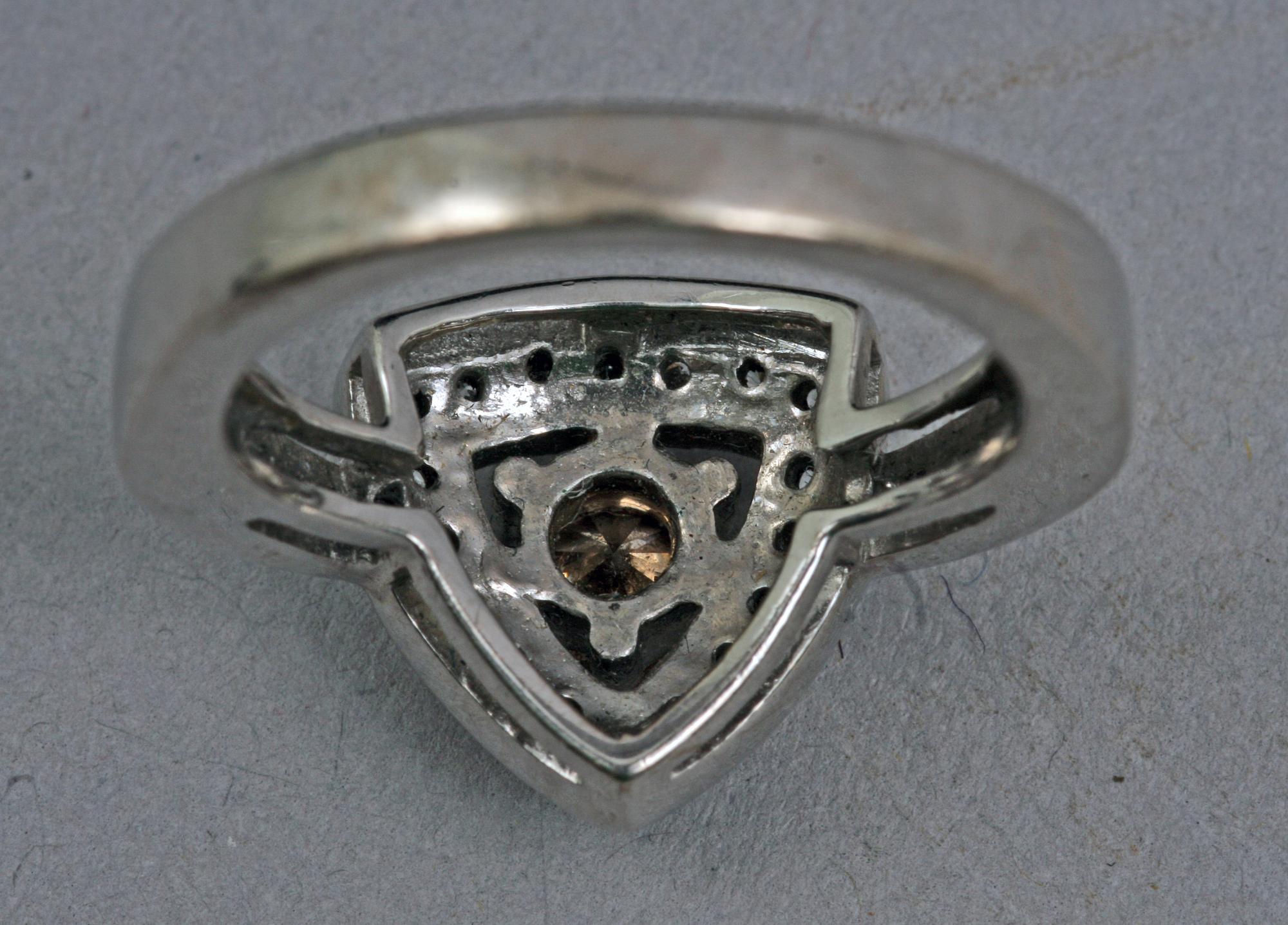 RING, vitguld 18 K med diamanter.