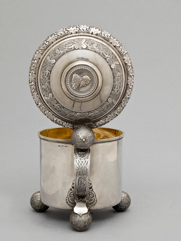 DRYCKESKANNA, silver, barockstil. Erlandsson AB, Kristianstad, 1919. Vikt 1160 g.