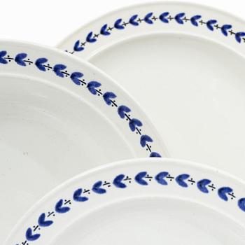 Wilhelm Kåge, 32-pieces of an 'Akademi' service, creamware, Gustavsberg, Sweden, 1936-39.