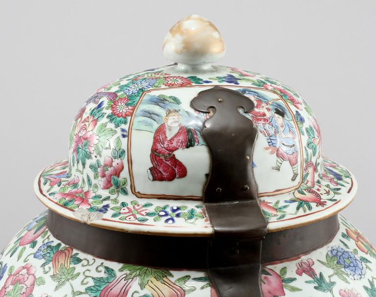 GOLVURNA, porslin, Kina, 1800-tal.