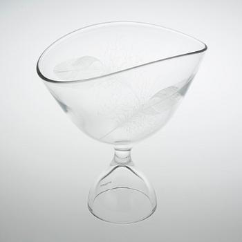 SKÅL PÅ FOT, glas. Vicke Lindstrand, Kosta 1970-/80-tal.