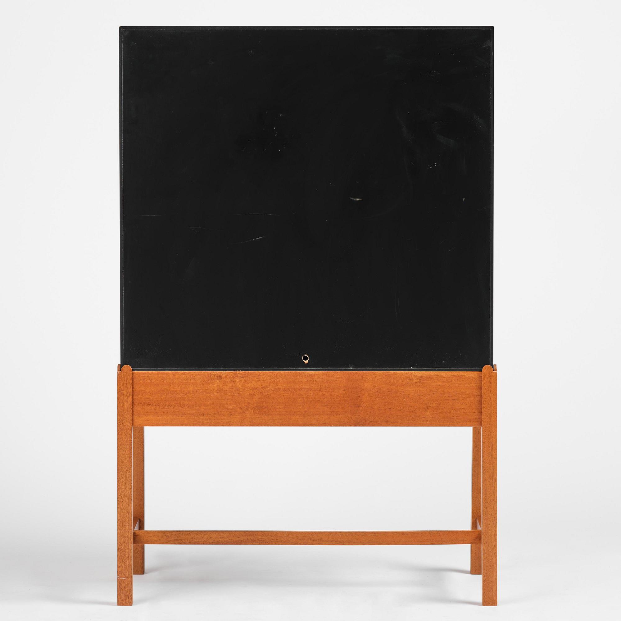 Josef Frank, skåp, modell 2192, "Wellpappskåpet", Firma Svenskt Tenn,