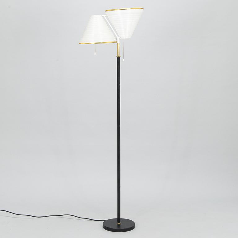 Alvar Aalto, golvlampa, beställningsarbete modell A 810, för Valaisinpaja, 1980-tal.