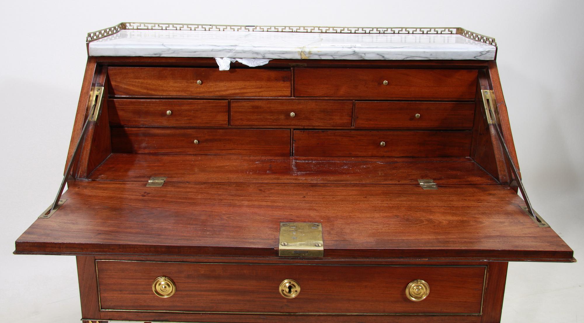 SEKRETÄR, sengustaviansk. Omkring 1800.