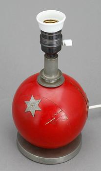 BORDSLAMPA, tenn och trä, A. Wiberg, Stockholm, 1933.